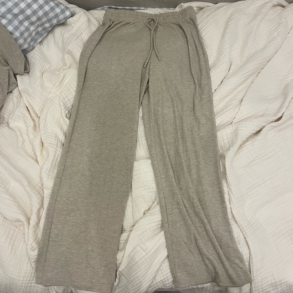 Wilfred Free
FREE LOUNGE CROPPED SWEATPANT